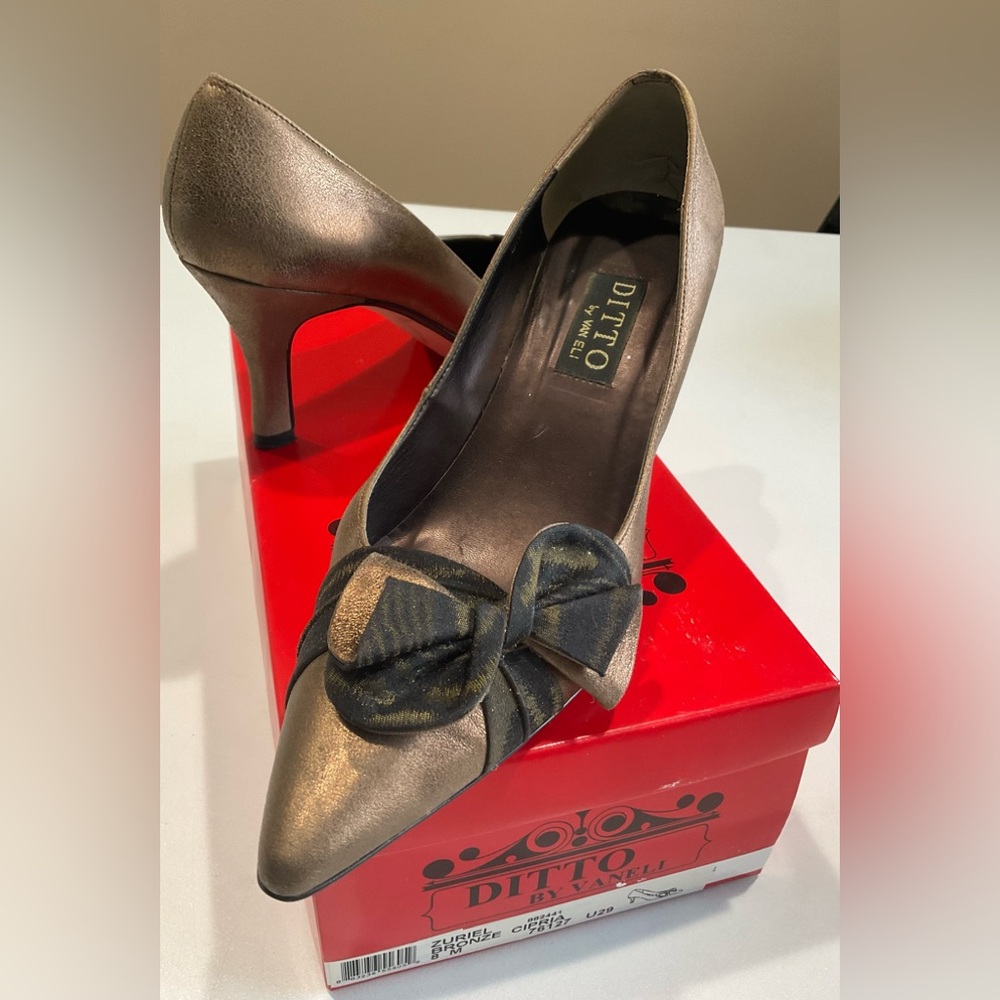 ☀️☀️☀️Ditto by Vaneli Women’s Metallic Brown-Goldish Color 3” Heels, 8M
